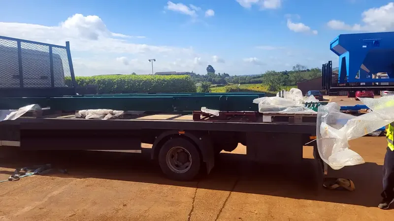 Conveyor, delivered to site