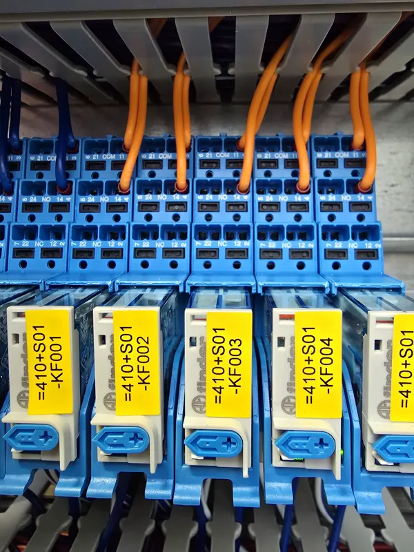 Terminal rails and cable marking inside a panel